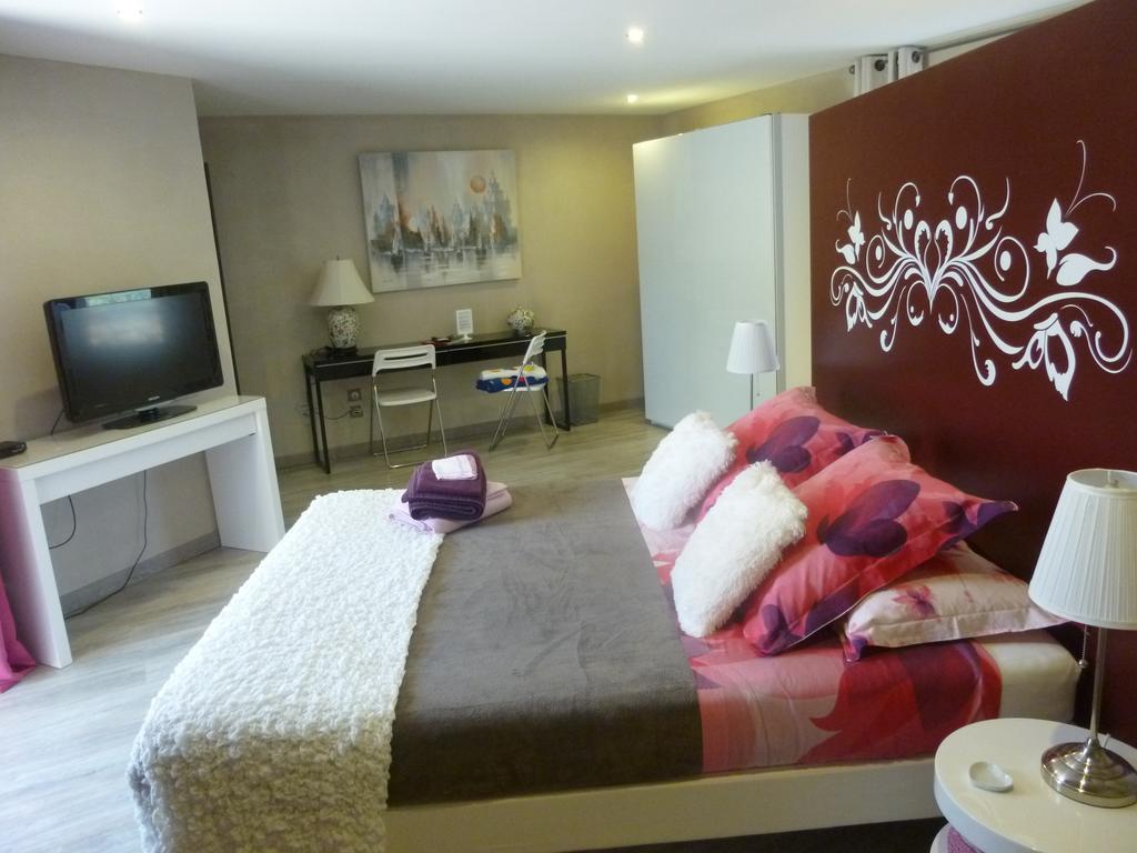 Au Mas De Gamet Bed & Breakfast Theminettes ภายนอก รูปภาพ